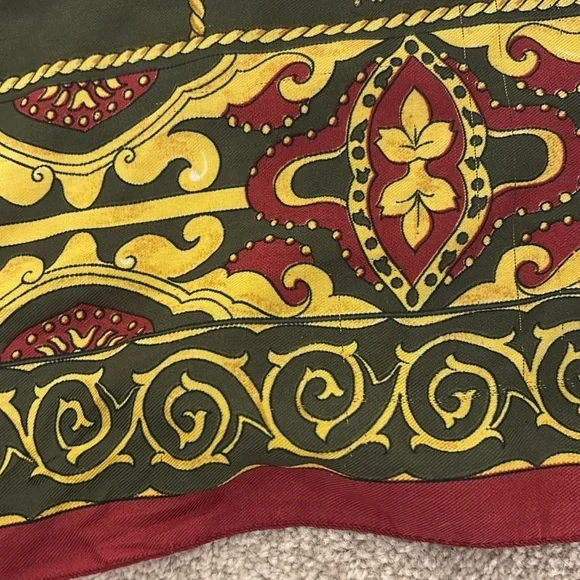 Vintage Baroque vintage scarf - Picture 4 of 16